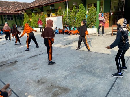 SD Negeri Yogyakarta Haornas Lomba Gobak Sodor